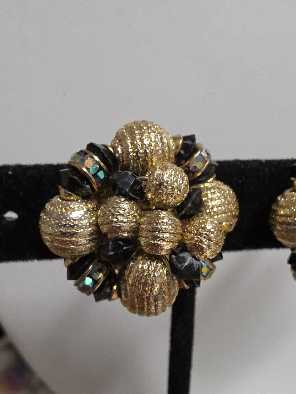 Vintage Vendome AB Gold and Black Clip On Earrings - Picture 6 of 8
